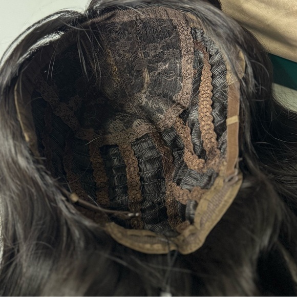 Black long Wig 28 In - Realistic Look - Picture 10 of 10